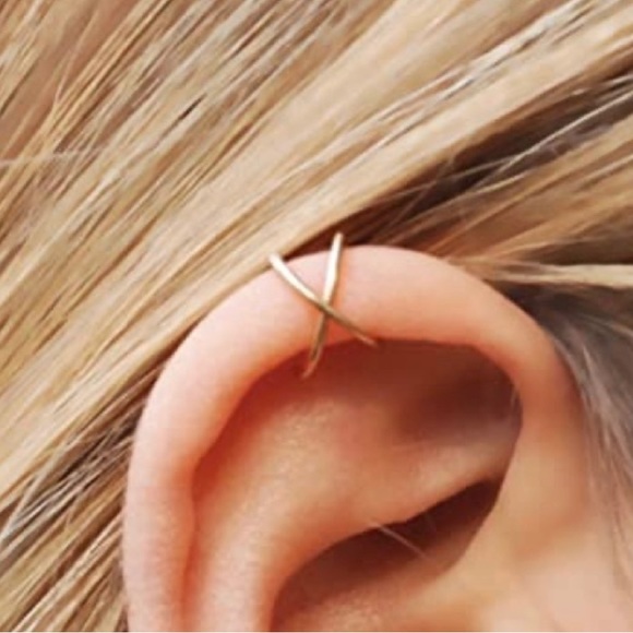 “Ella” Twist Indie/Boho Minimal No Pierce Ear Cuff - Picture 6 of 6